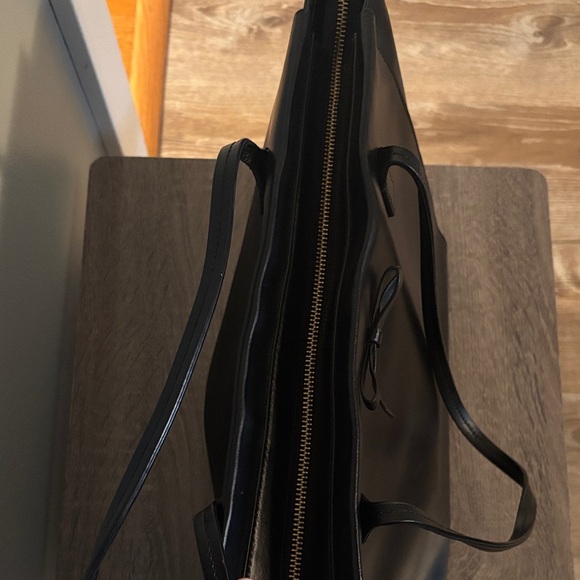 Kate Spade Elegant Black Leather Tote - Picture 4 of 8